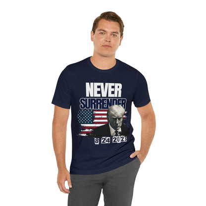 NEVER SURRENDER Trump Mugshot Men's T-shirt